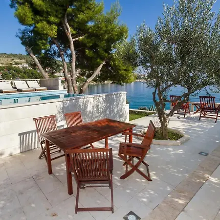 House Sea Front *