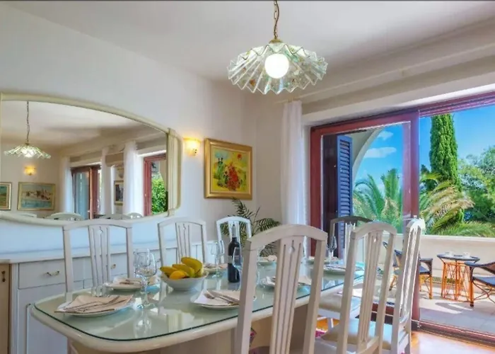 House Sea Front 度假居 *