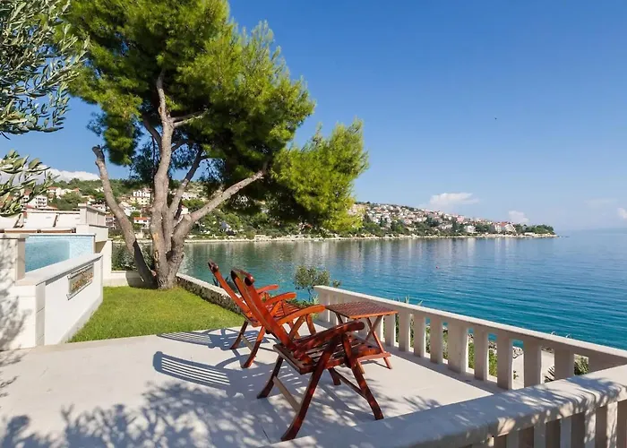 House Sea Front 度假居 *