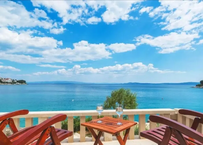 House Sea Front * 特罗吉尔